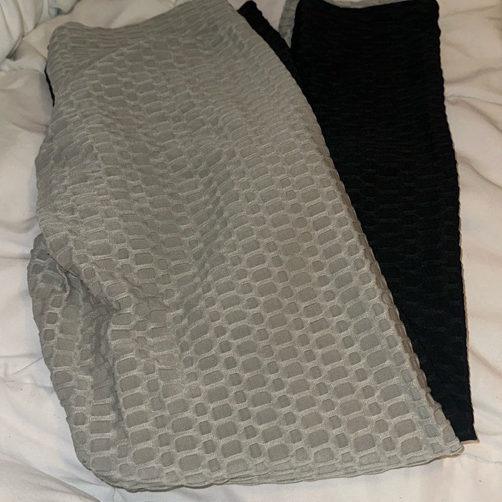 Two tone scrunchy butt leggings